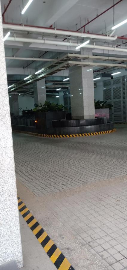 One Uptown Opposite Of Grandhyatt Hotel Manila Taguig City Exterior photo