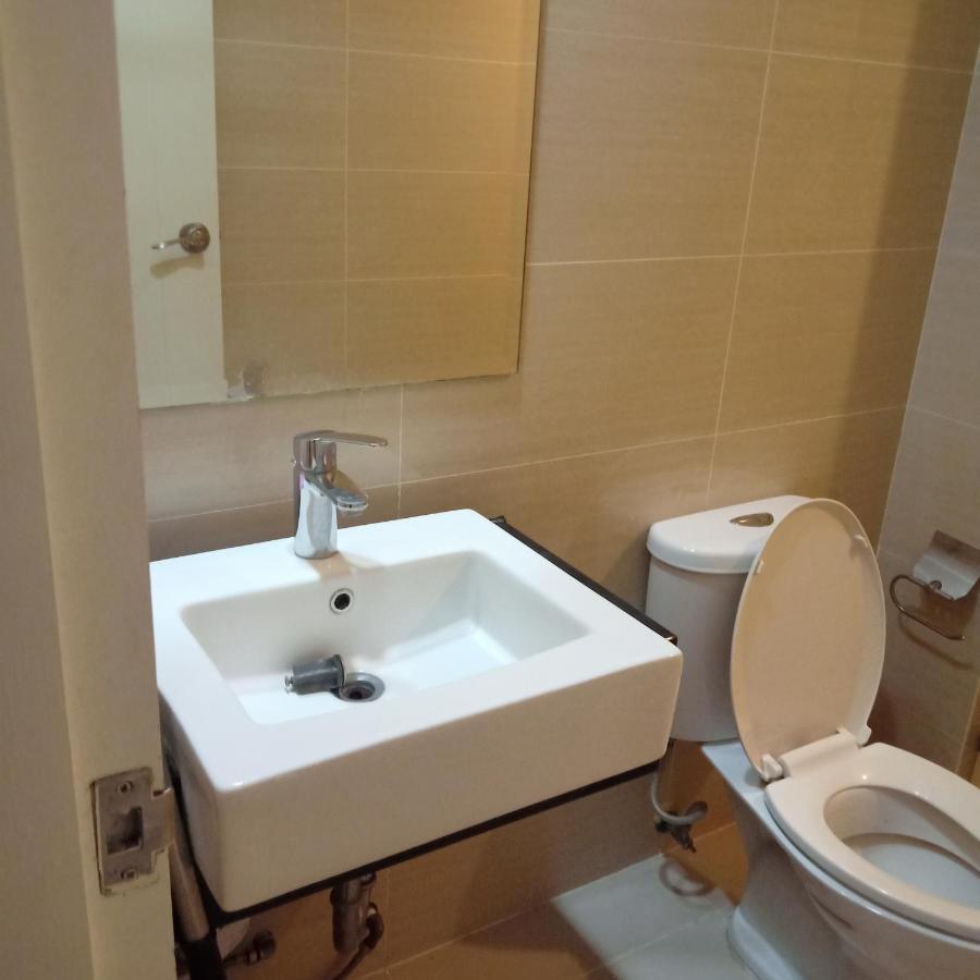 One Uptown Opposite Of Grandhyatt Hotel Manila Taguig City Exterior photo